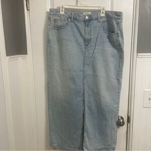 Universal Thread Women's Denim Blue Maxi Skirt Wash Size 17
